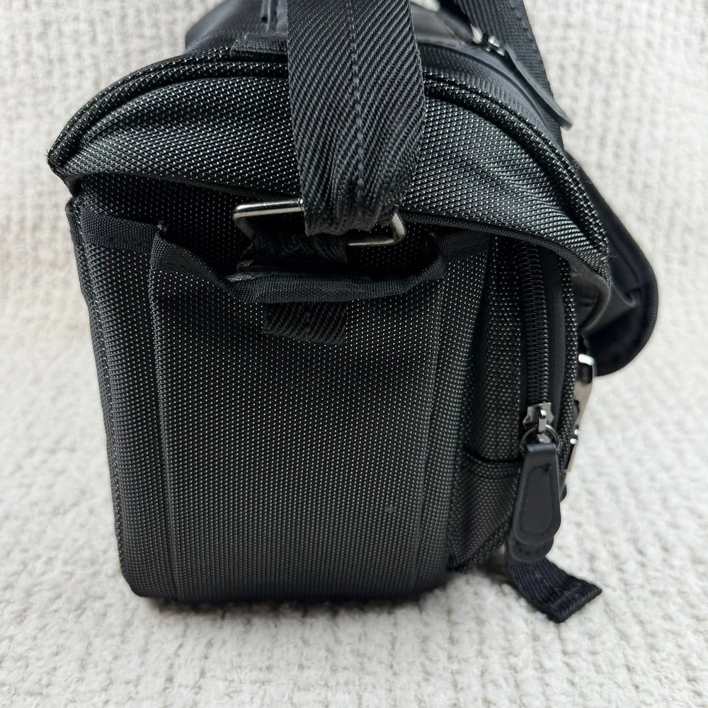 Nikon Camera Case 17001 Black Ballistic Nylon Padded Shoulder Bag DSLR Accessory